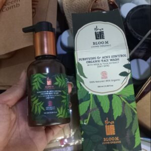 Sữa rửa mặt neem và tulsi (hương nhu)