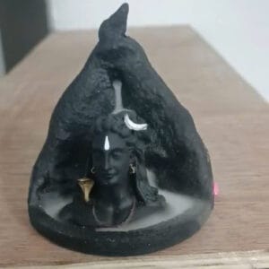 Tượng thần Shiva có sẵn nhang nhả khói